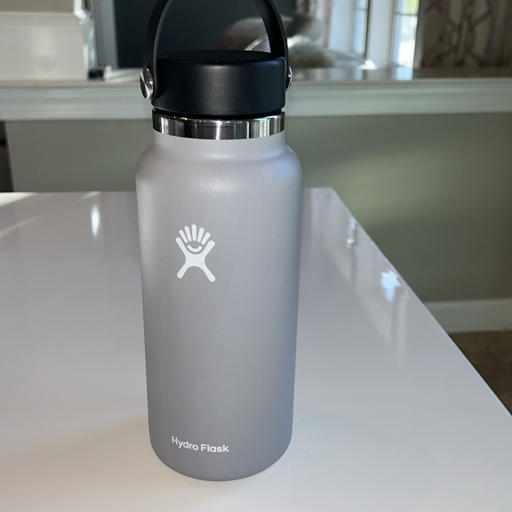 HydroFlask 32 oz gray water bottle